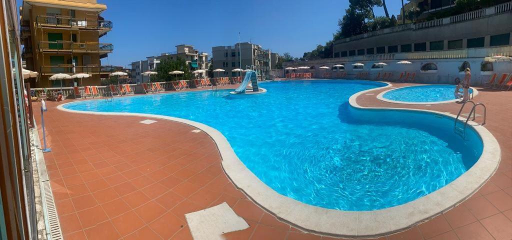 Hotel Paco П'єтра-Лігуре Екстер'єр фото