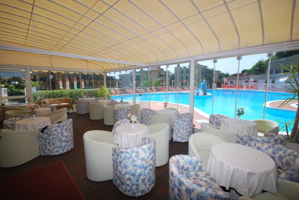 Hotel Paco П'єтра-Лігуре Екстер'єр фото
