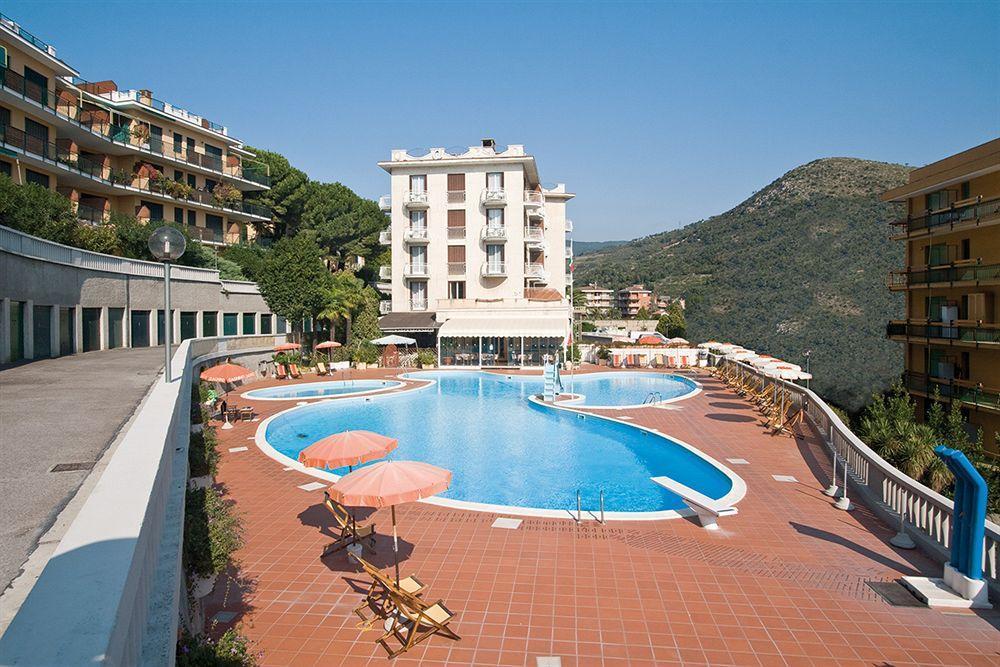 Hotel Paco П'єтра-Лігуре Екстер'єр фото